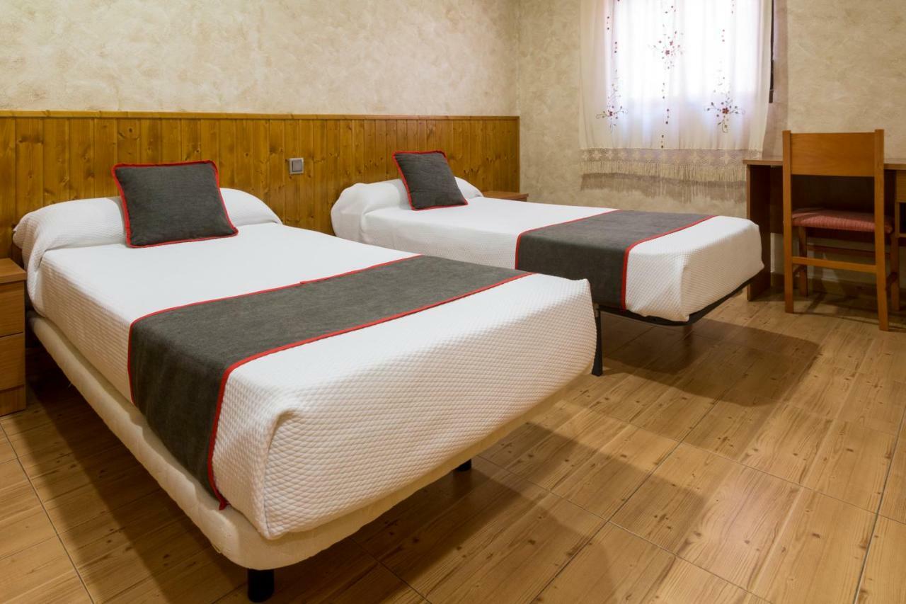Oyo Hotel Los Alamos Пласенсія Екстер'єр фото