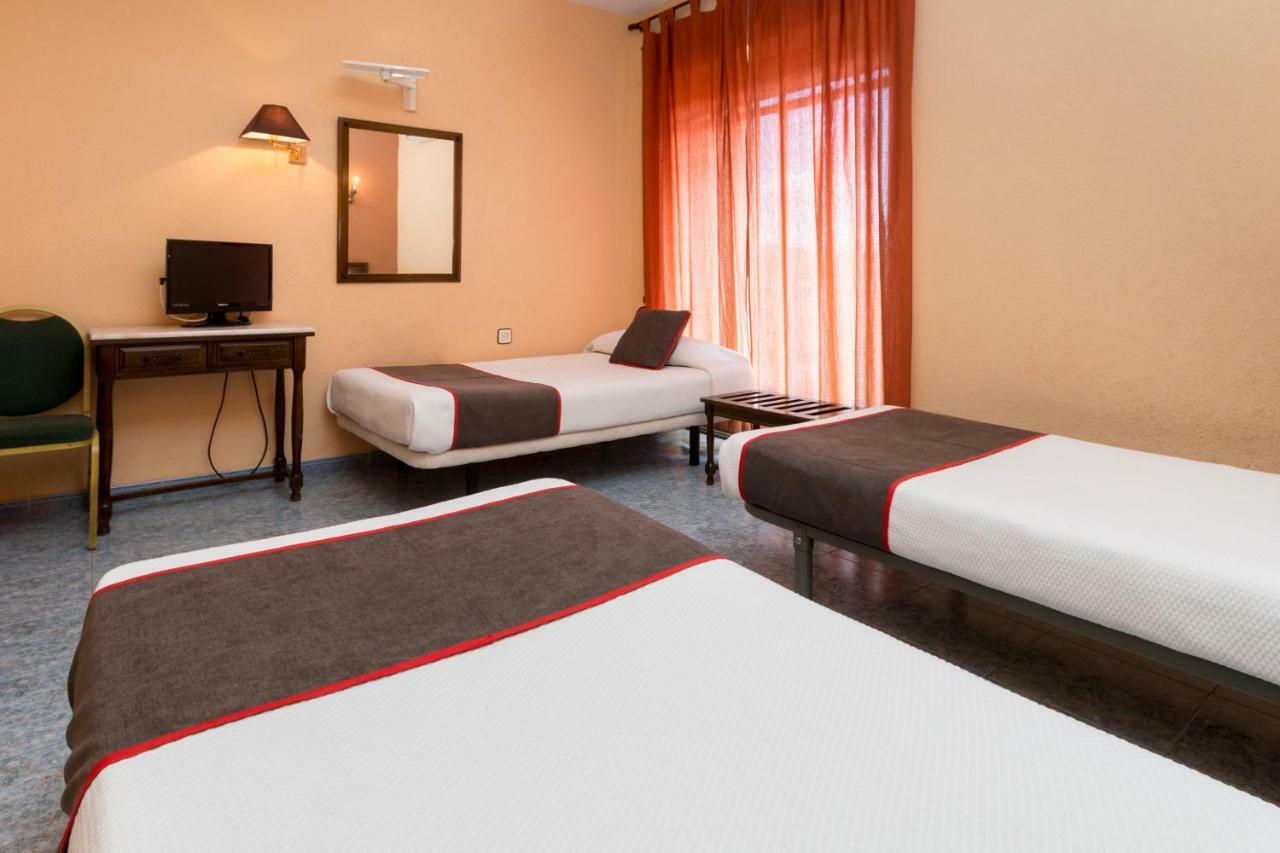 Oyo Hotel Los Alamos Пласенсія Екстер'єр фото