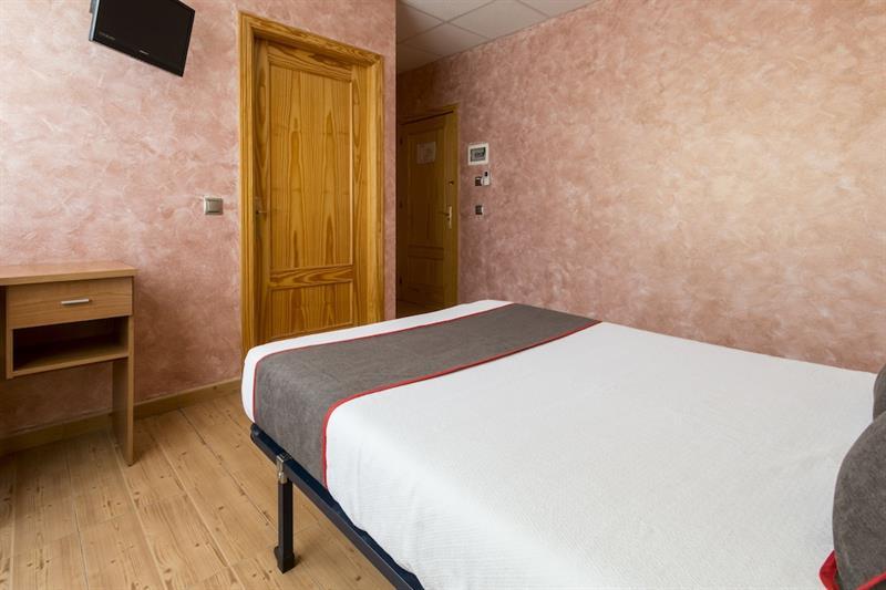 Oyo Hotel Los Alamos Пласенсія Екстер'єр фото